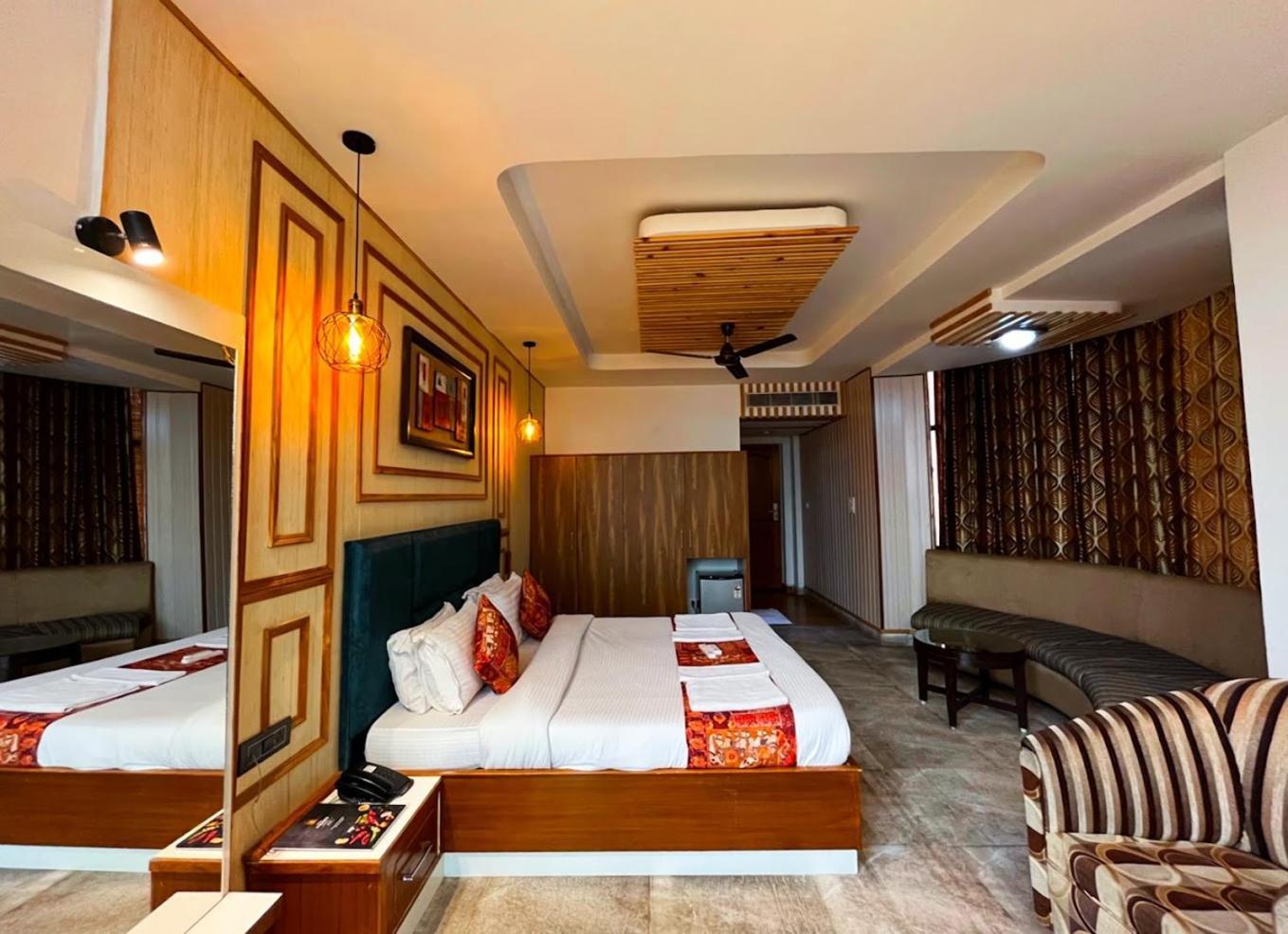 Hotel Padmini Palace Rāni Pokhri Exterior foto